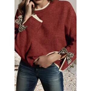 NEW LITTLE DAISY CLOSET women's leopard bow décor split cut sweater in racing re